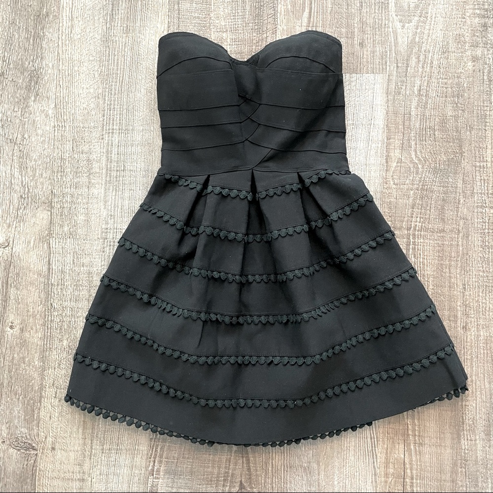 Very cute strapless dress
